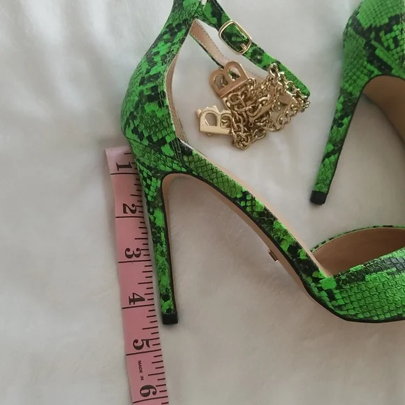 Babe Women's Size 8 Green Snake Print Chain Heels - Picture 8 of 10